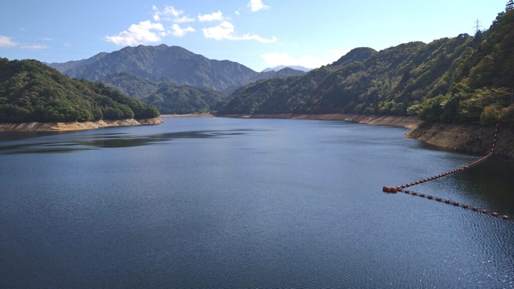 内の倉湖の風景