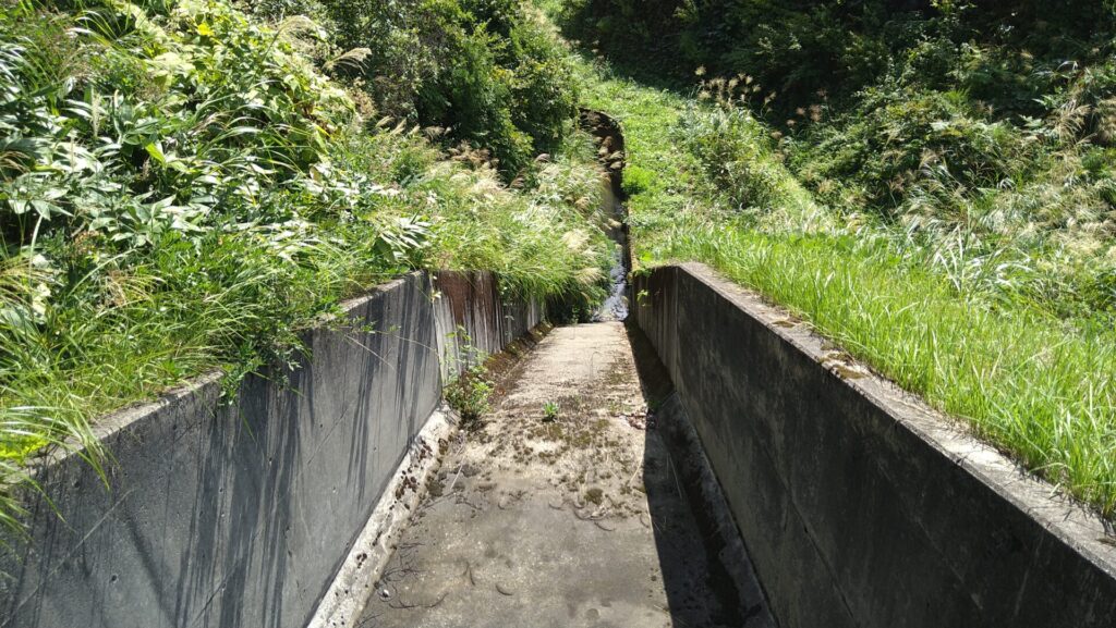 鏡ヶ池の導流部