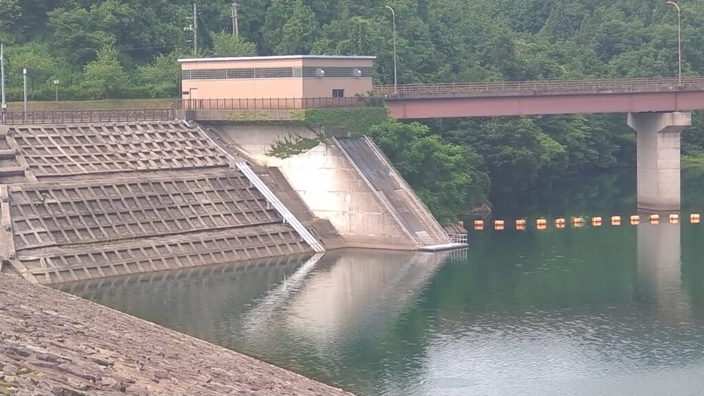 柿崎川ダムの取水設備