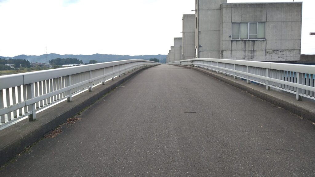 妙見堰の歩道