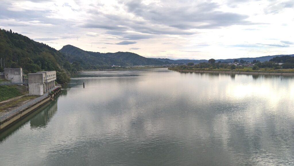 妙見堰から見た上流側の風景
