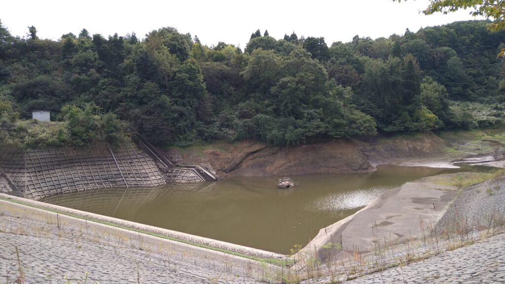 太田ダムのダム湖の風景