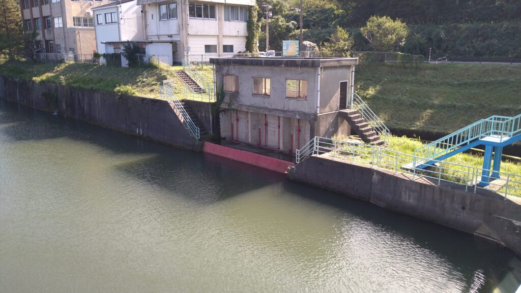 荒川頭首工の左岸取水口