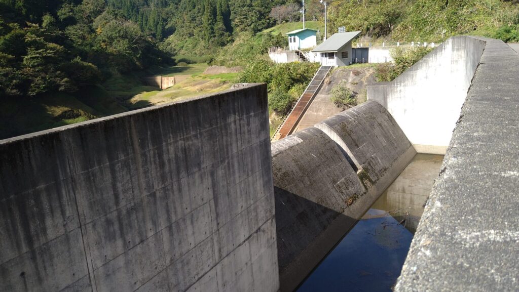長福寺ダムの洪水吐