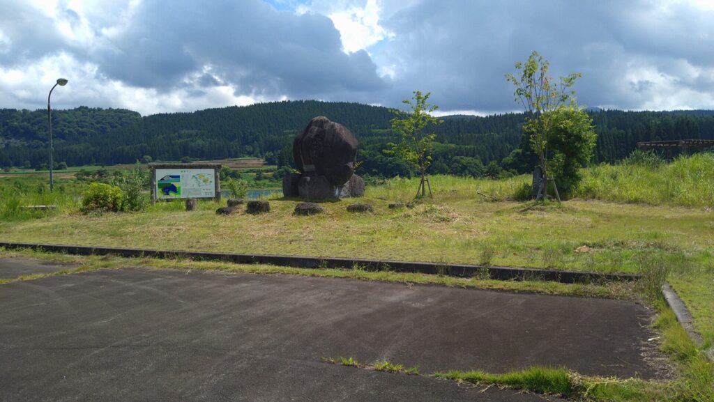 城原ダム左岸の広場