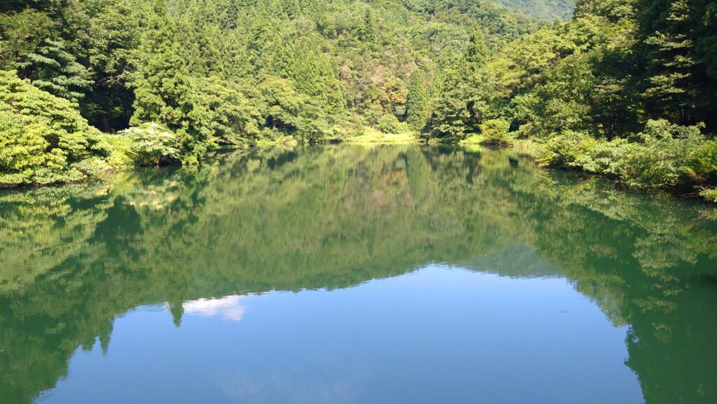 加茂市水道貯水池2号のダム湖