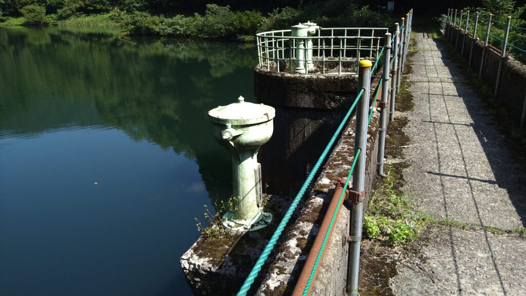 加茂市水道貯水池2号の取水設備
