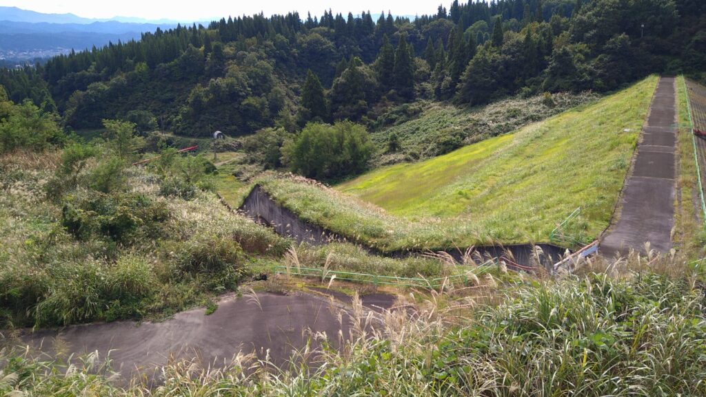 川西ダムのダム下