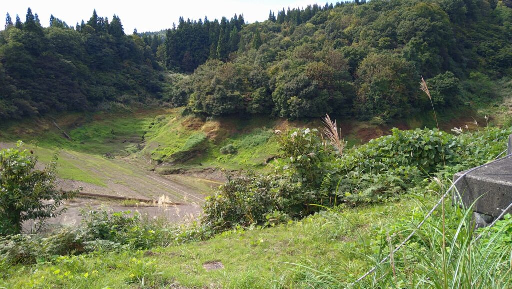 川西ダムのダム湖