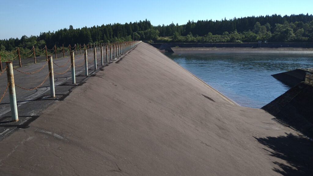 高野山ダムの上流側