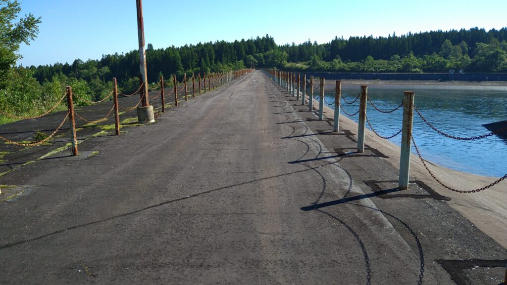 高野山ダムの天端