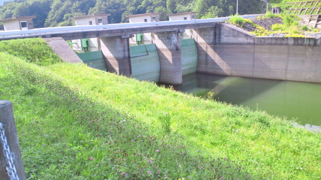 笹ヶ峰ダムのラジアルゲート