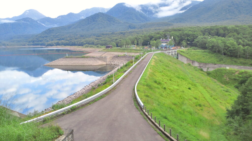 高台から見た笹ヶ峰ダム