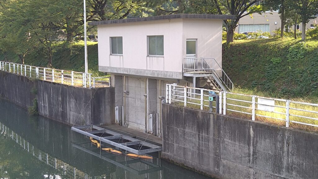胎内川頭首工の左岸取水口