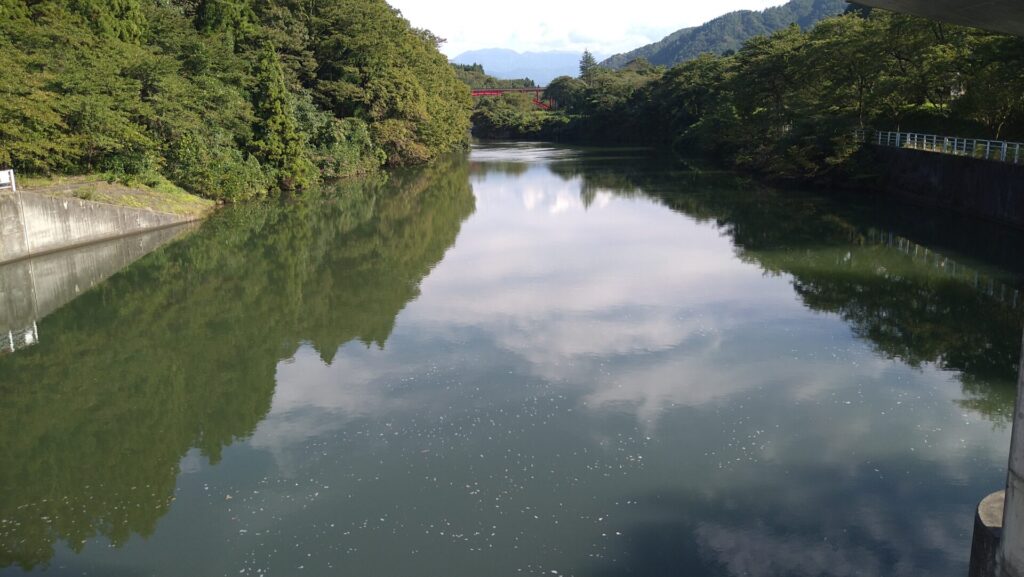 胎内川頭首工の上流側