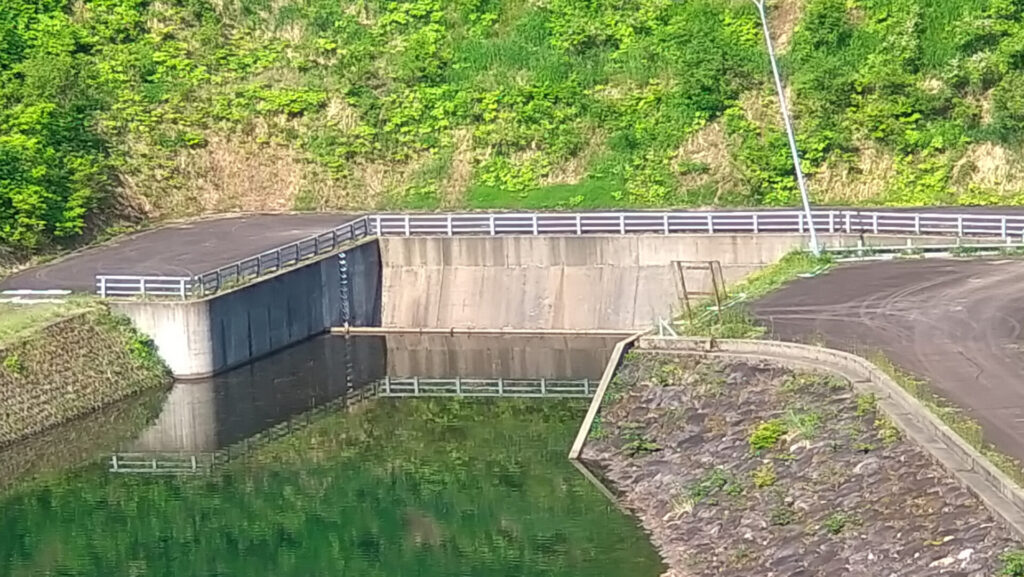 留山ダムの洪水吐
