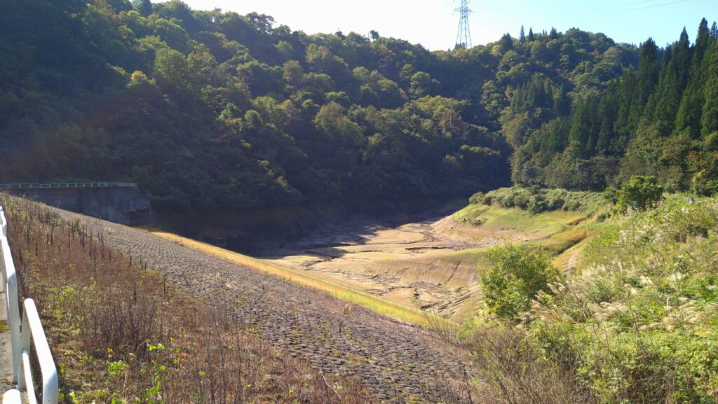 坪山ダムのダム湖