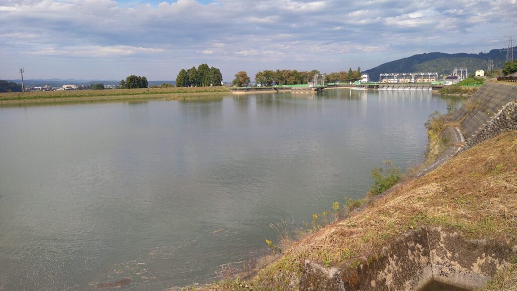 山本調整池の風景