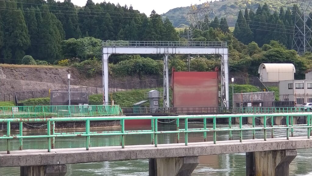 山本調整池のゲート