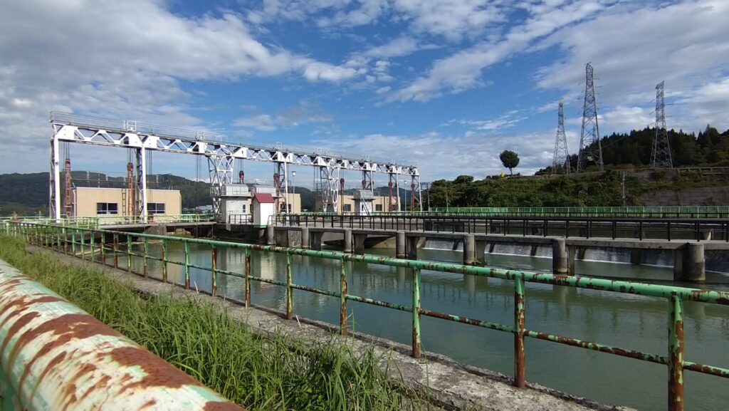 山本調整池の設備