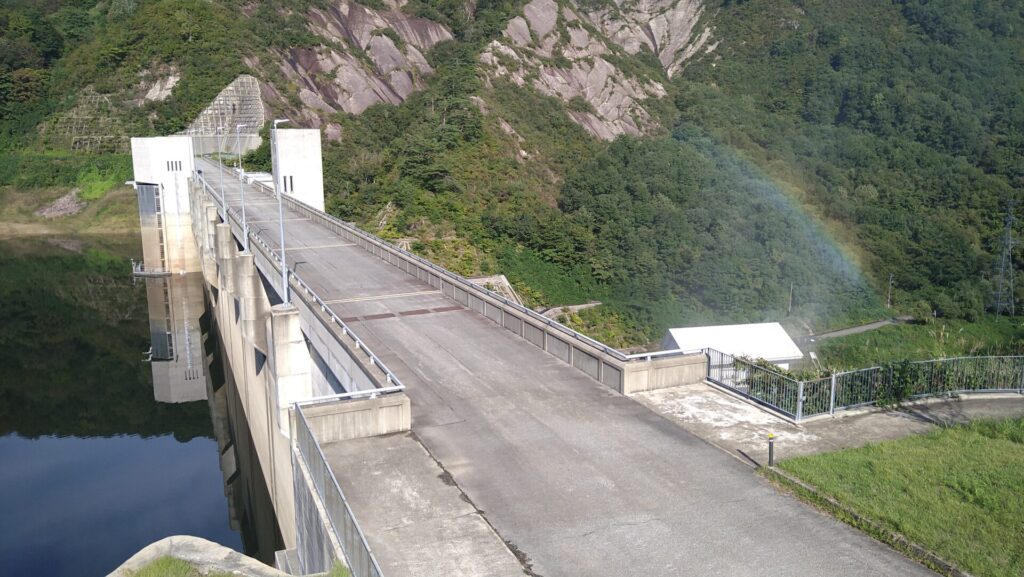 きてくろ館から見える横川ダム