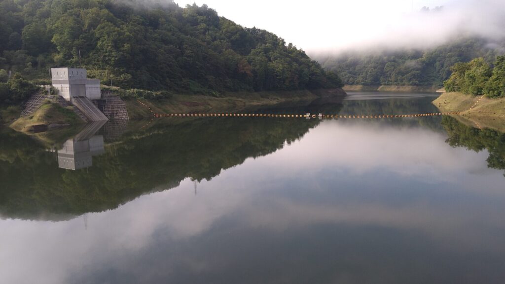 白い森おぐに湖の風景