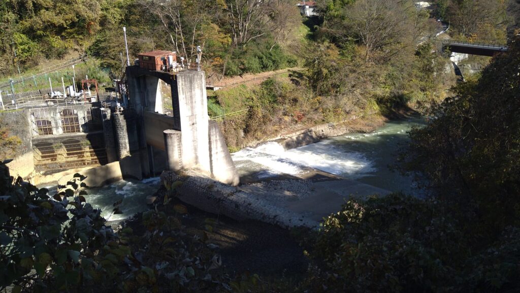 上流側から見た長野原取水堰