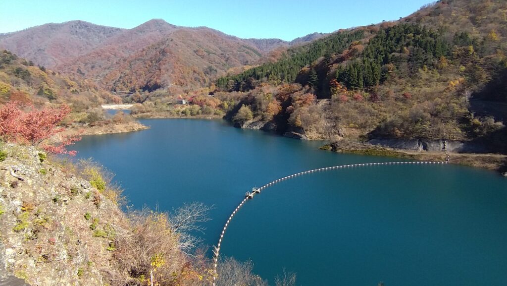 奥四万湖の風景
