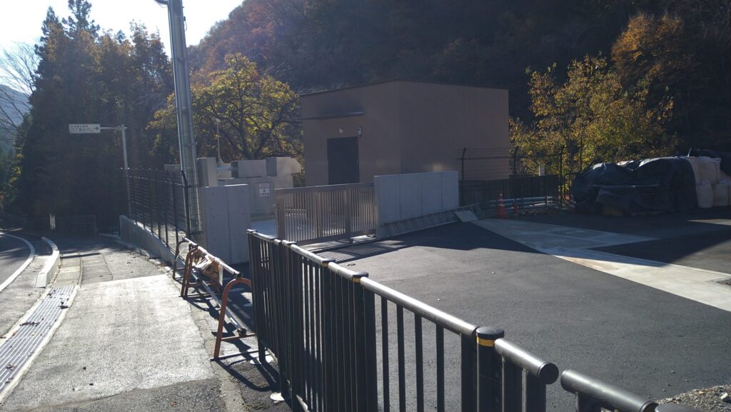 四万取水ダムの管理所？