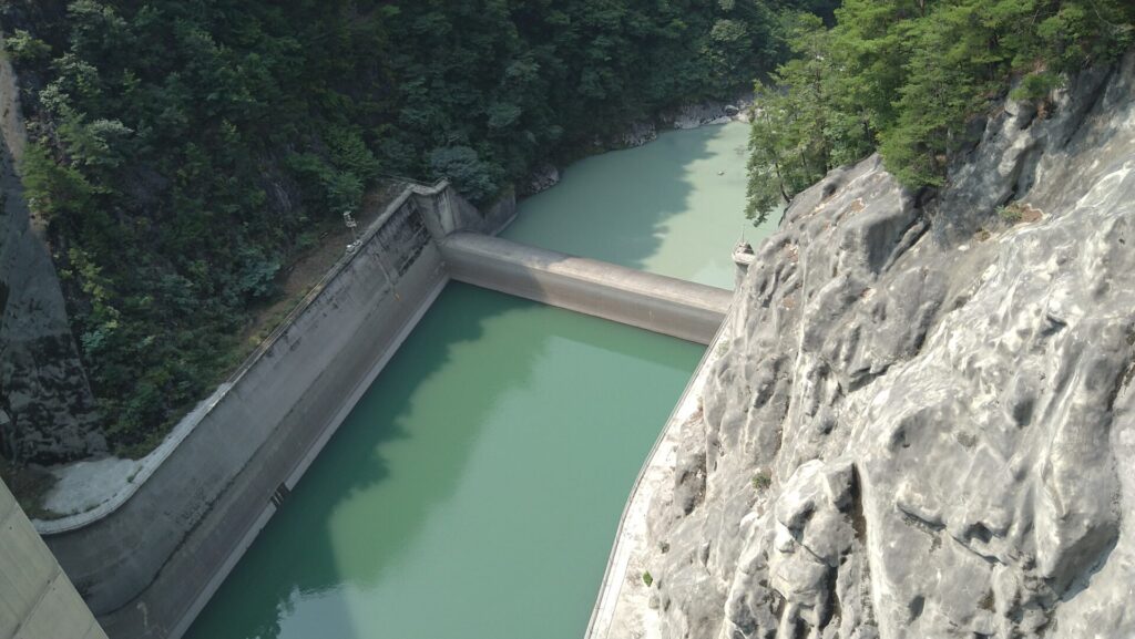 小渋ダムの減勢工