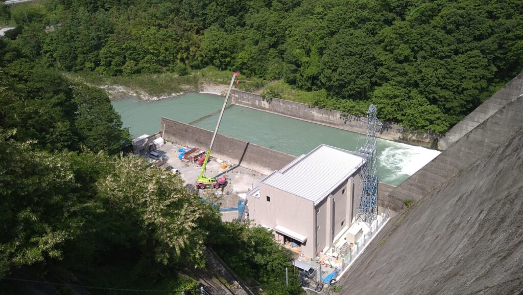 美和ダムのダム下