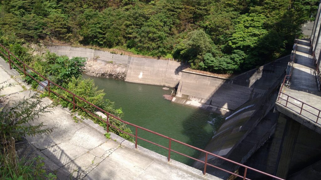 岩船ダムのダム下