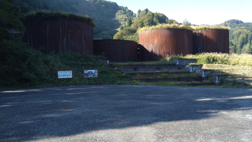 駐車場から見たトヤ沢砂防堰堤の風景