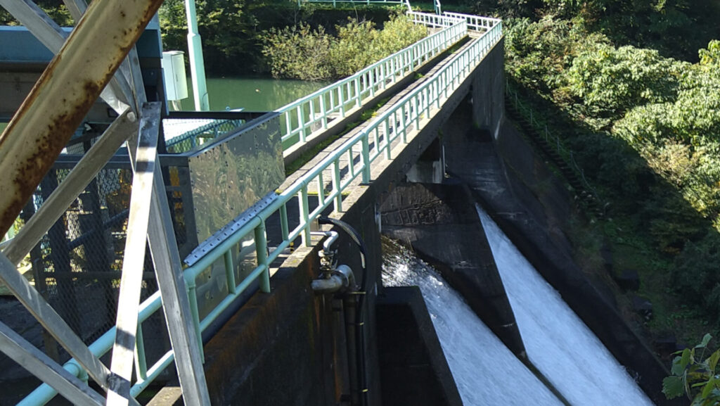 後谷ダムの天端