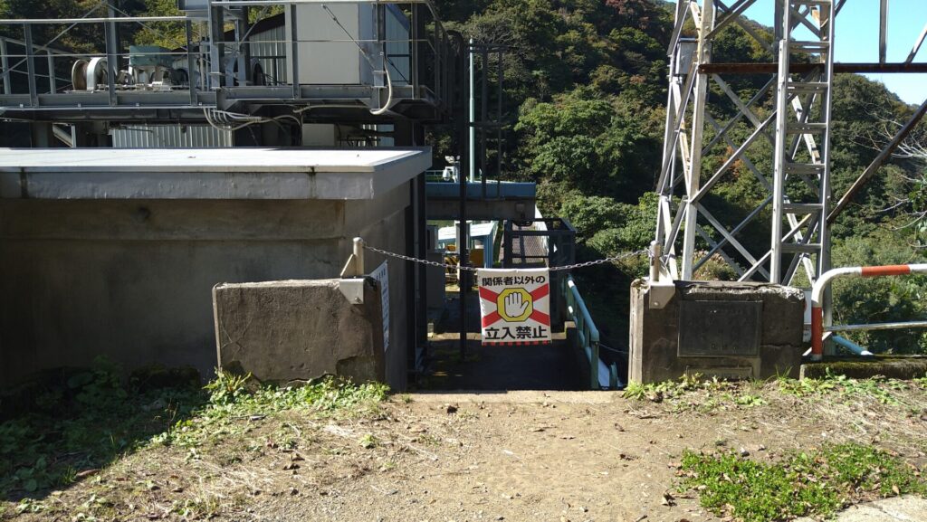 後谷ダムの天端入口