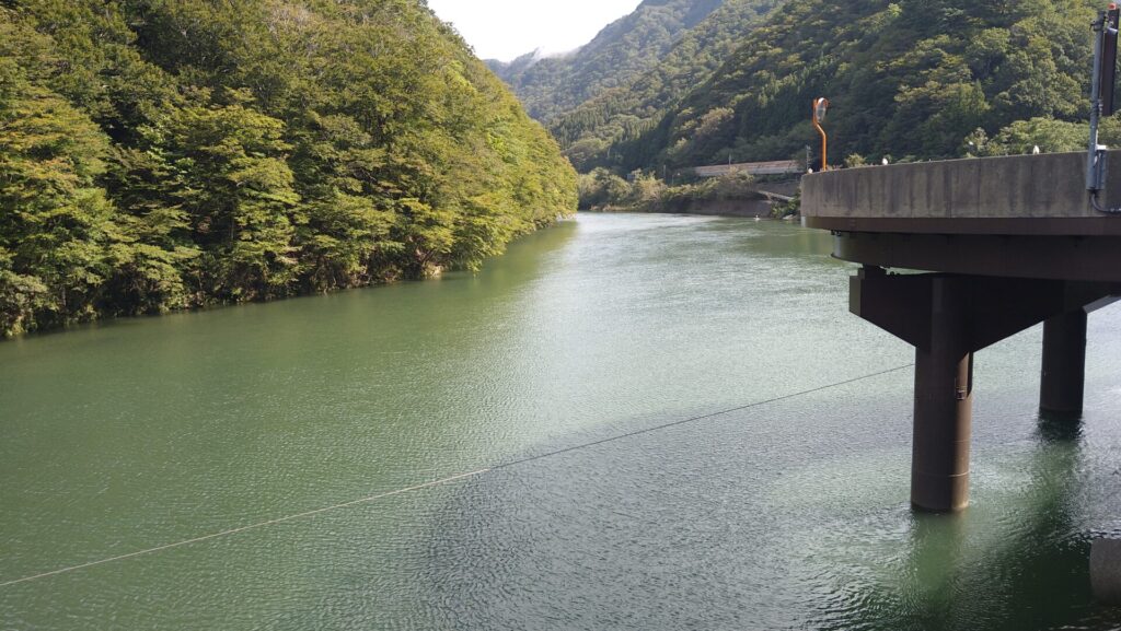 赤芝ダムのダム湖