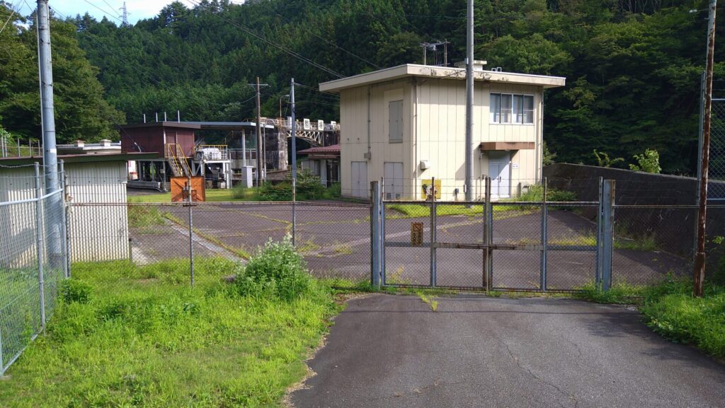 駒場ダムの入口