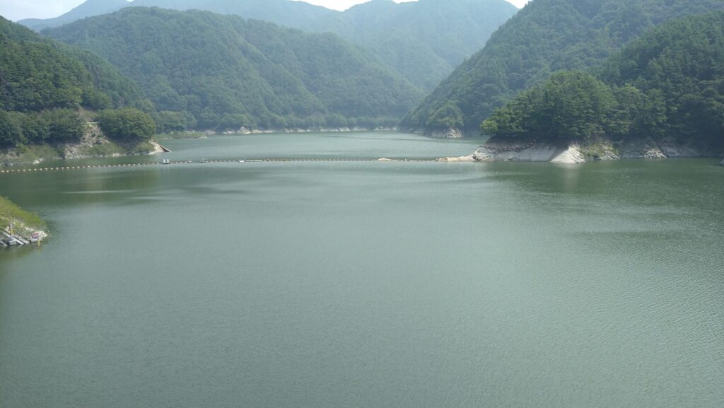 小渋湖の風景