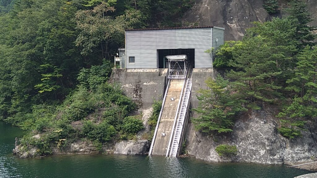 松川ダムのインクライン
