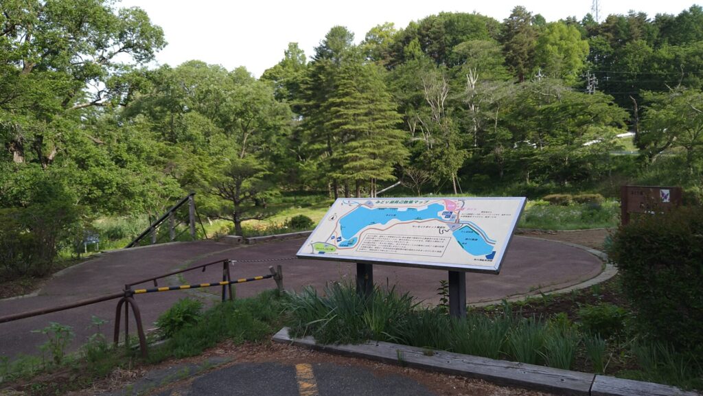 みどり湖の上流側の公園