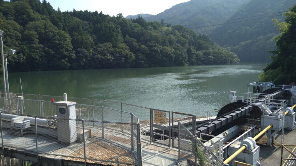 南向ダムのダム湖