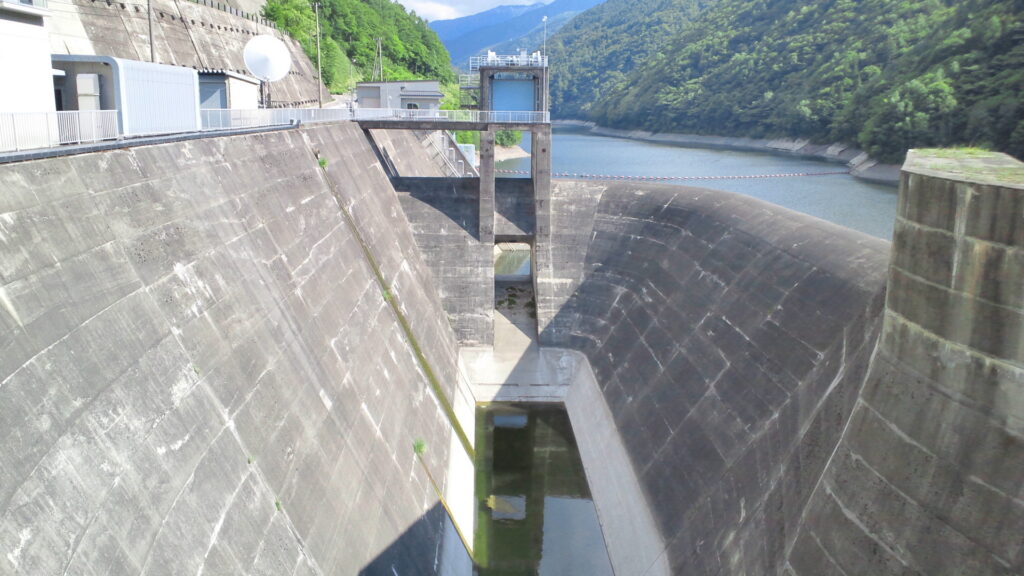 奈良井ダムの洪水吐