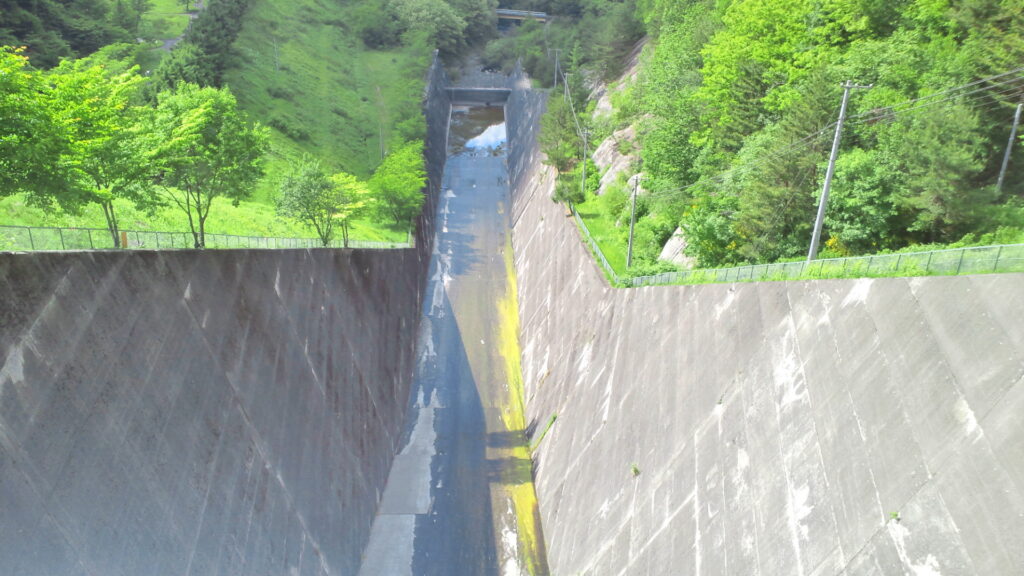 奈良井ダムの洪水吐