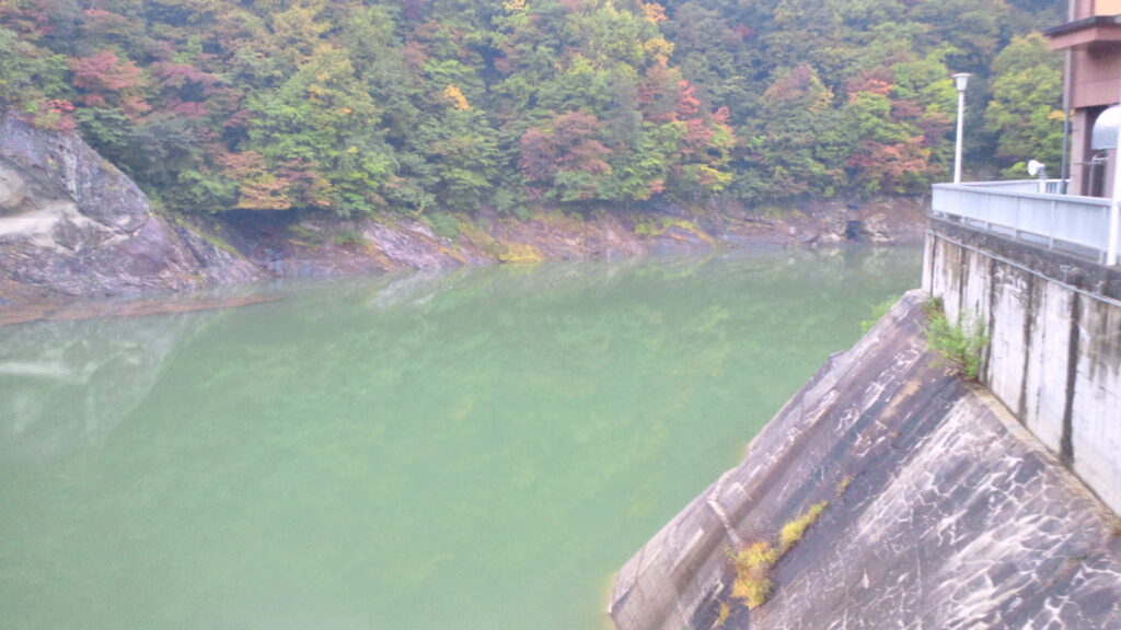 奥裾花ダムのダム湖