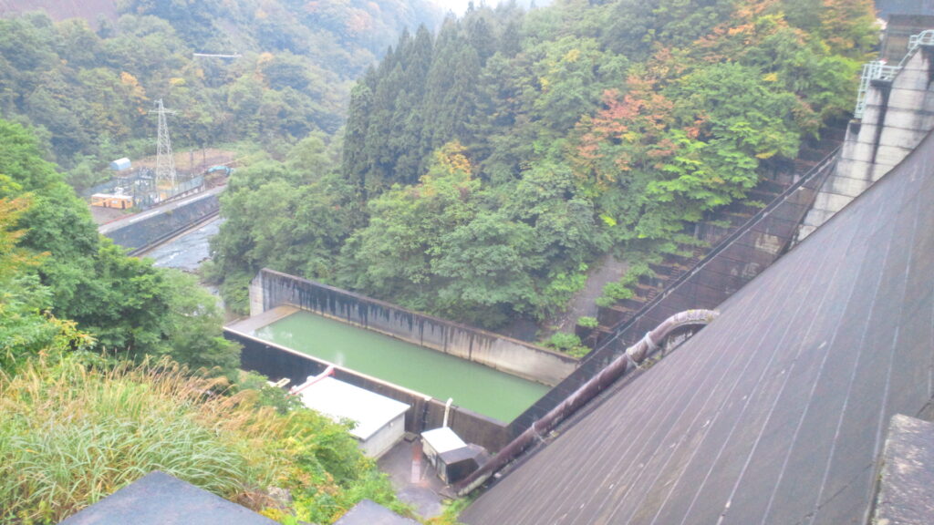 奥裾花ダムのダム下