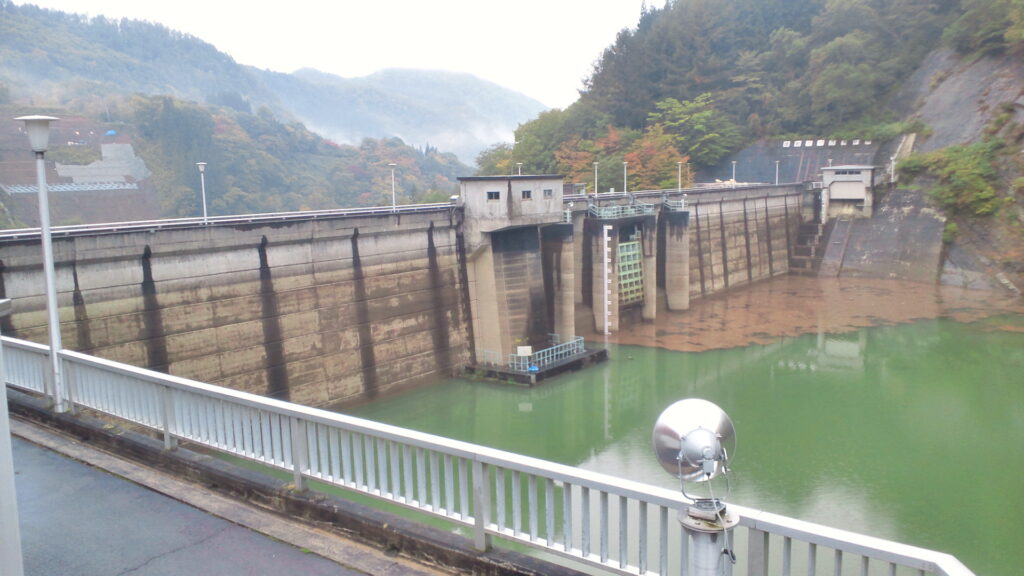 上流側から見た奥裾花ダム