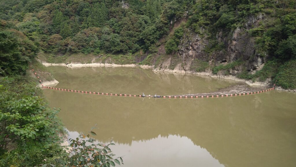 裾花ダムのダム湖