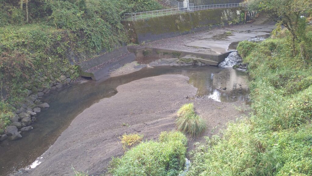 泥川ダムのダム下