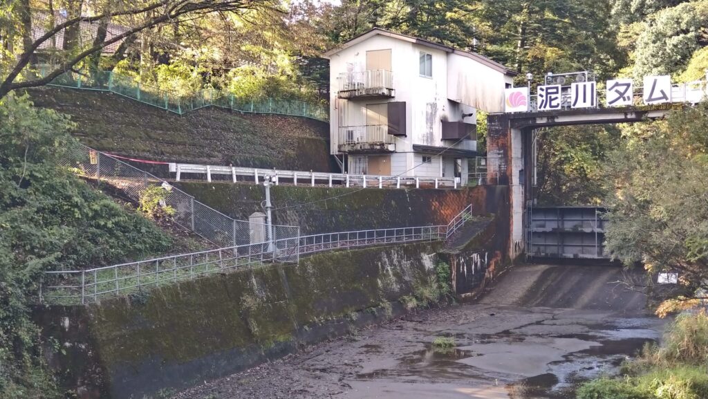 泥川ダムの管理所