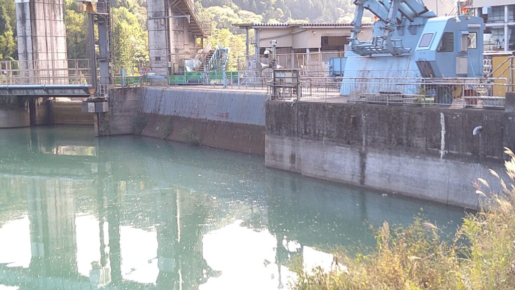 生坂ダムの取水口